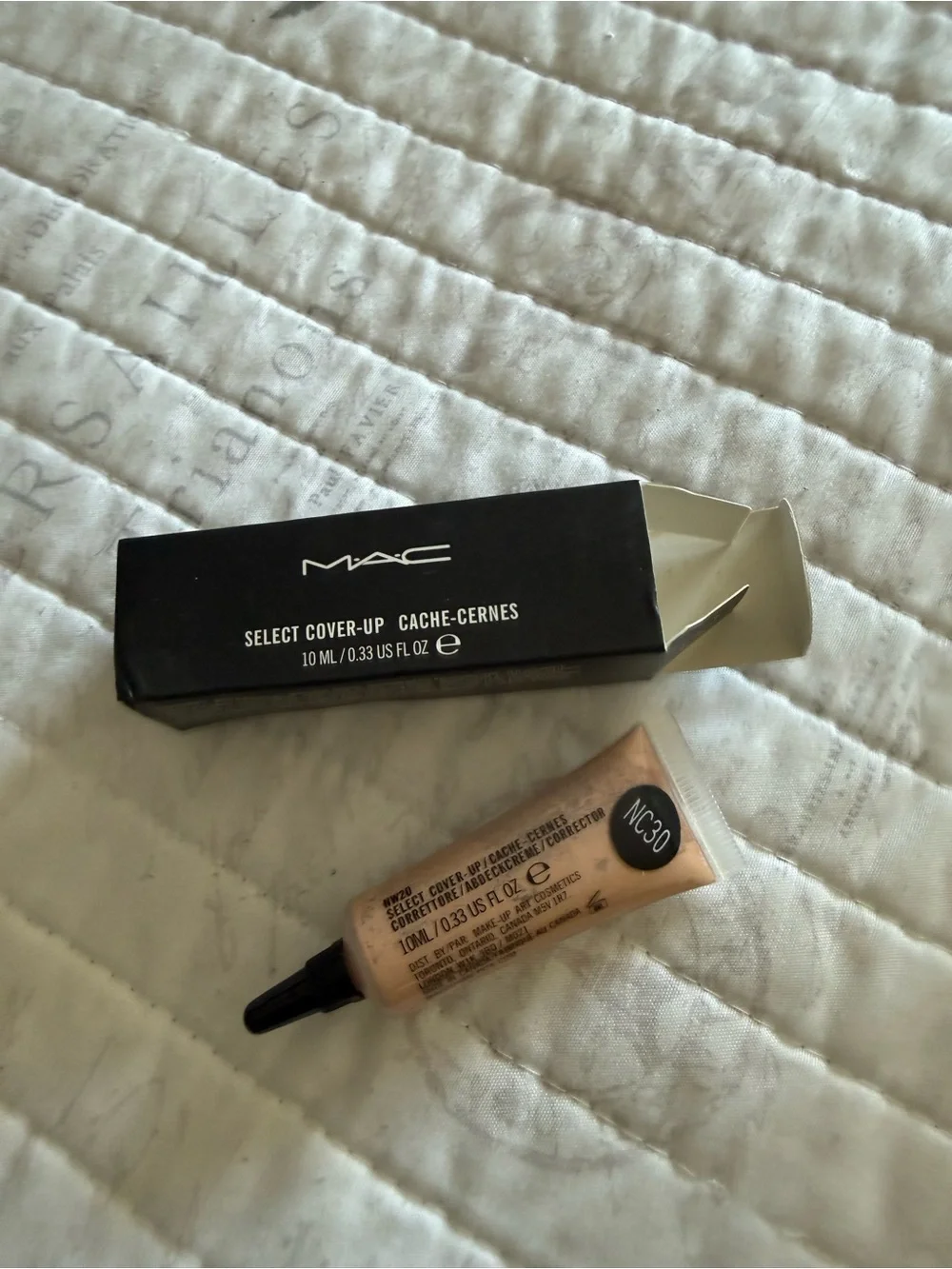 MAC Cosmetics Select Cover-Up Concealer NC30 (Beige/Tan)